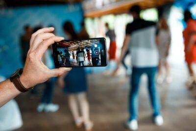 Nagrywanie smartfonem innych osób